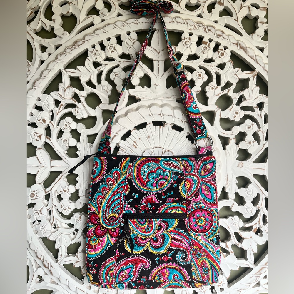 New without Tags Vera Bradley Signature Parisian
Paisley woman’s Crossbody Bag